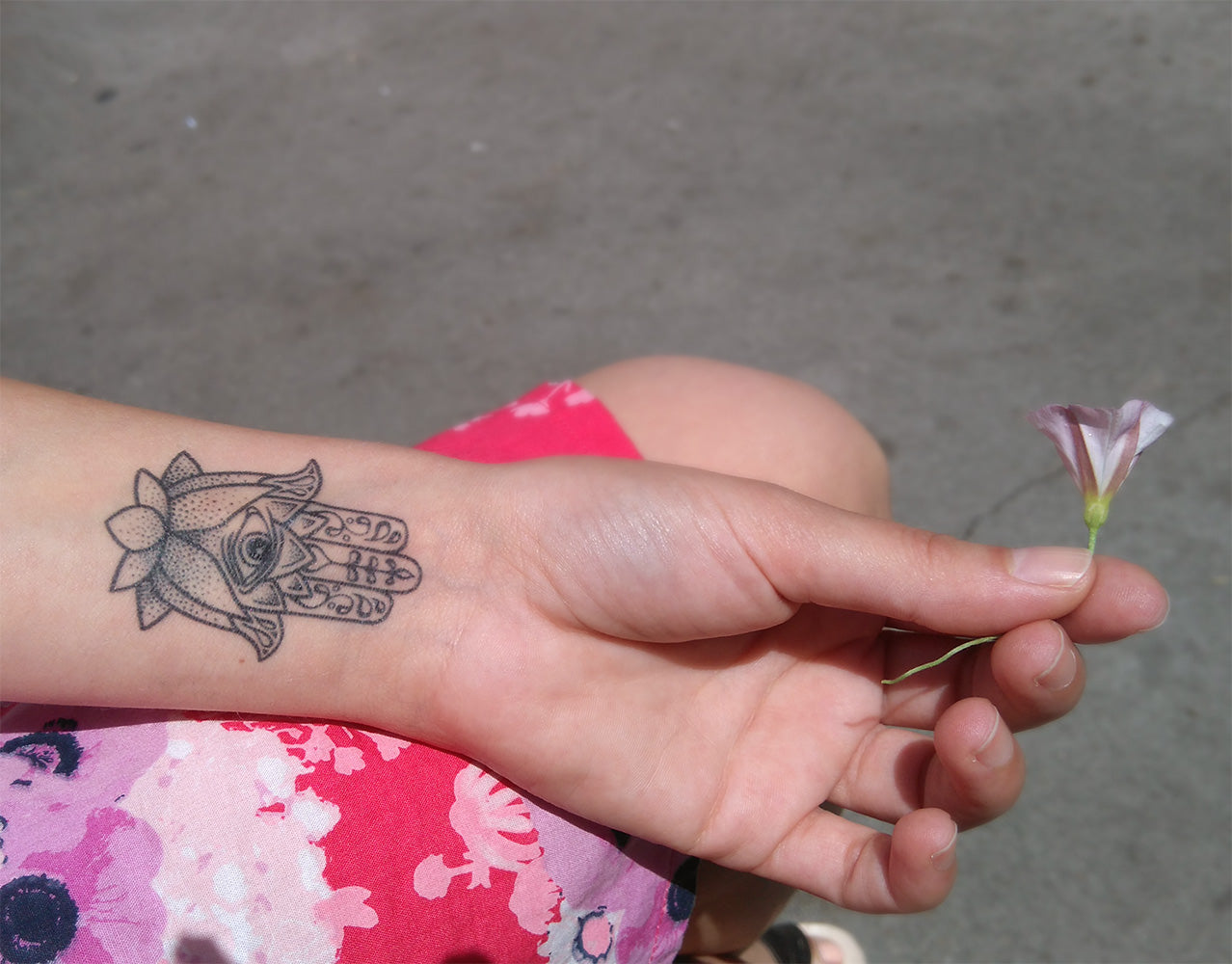 TATUAJE DE LA MANO DE FÁTIMA