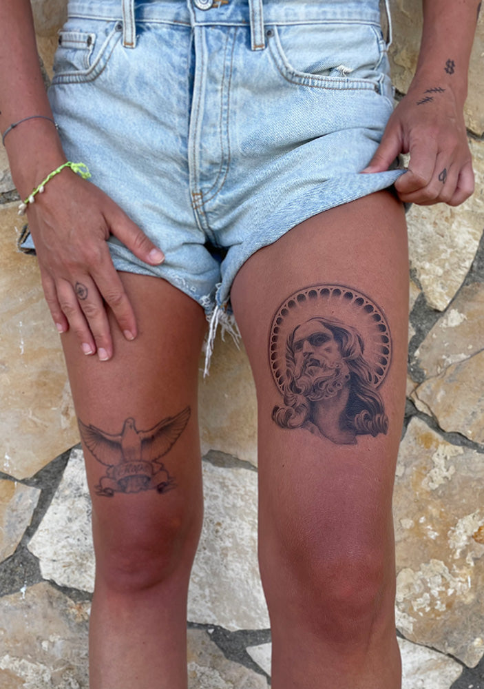 TATUAJE REALISTA CON EL RETRATO DE JESÚS