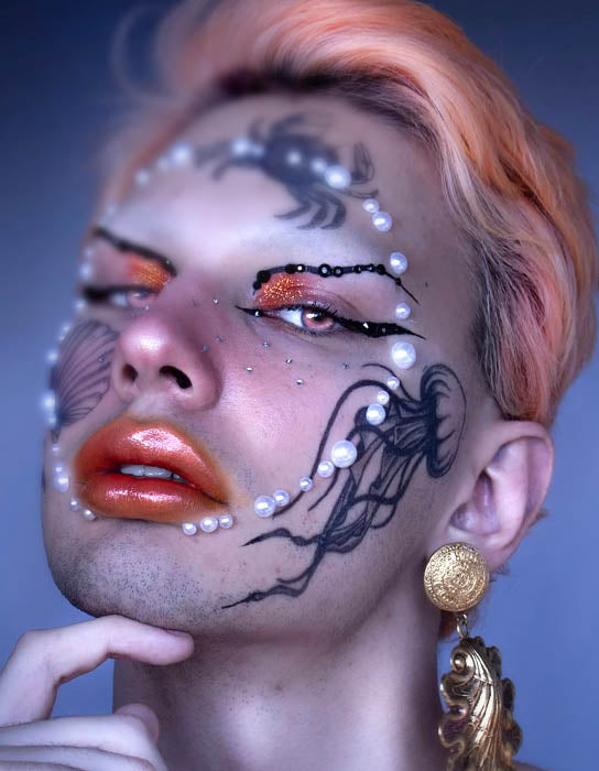 TATUAJE DE MEDUSA EN PUNTILLISMO