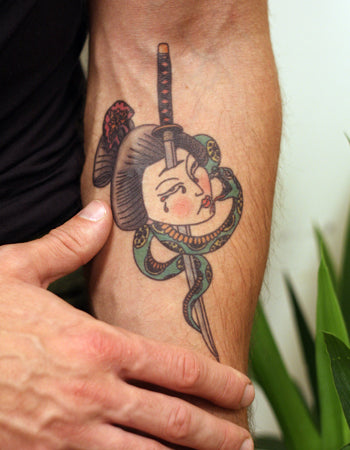 TATUAJE CON CABEZA DE GEISHA