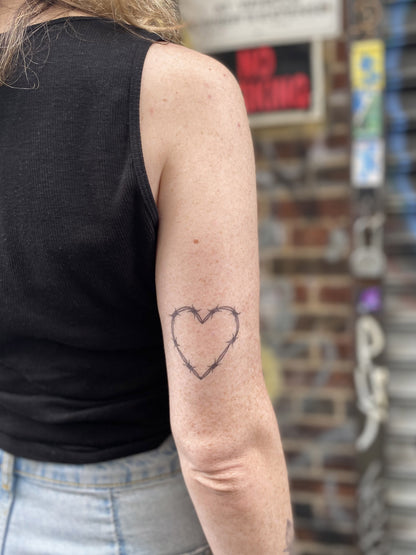 CORAZÓN EN ALAMBRE DE PÚAS