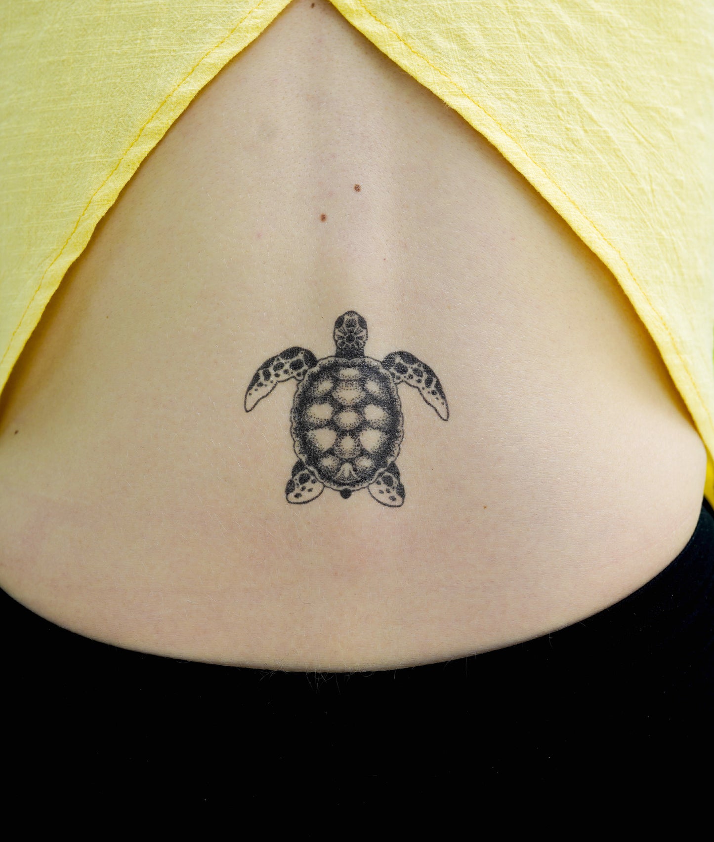 TATUAJE DE TORTUGA EN PUNTILLISMO