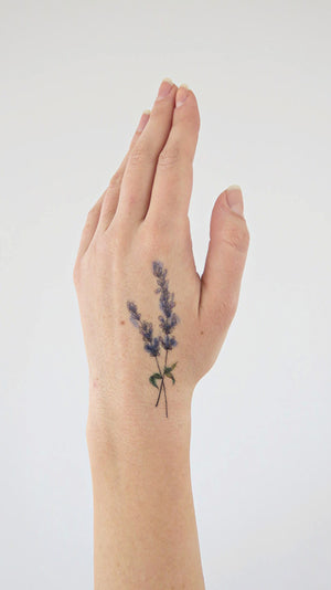 TATUAJE DE FLOR DE LAVANDA