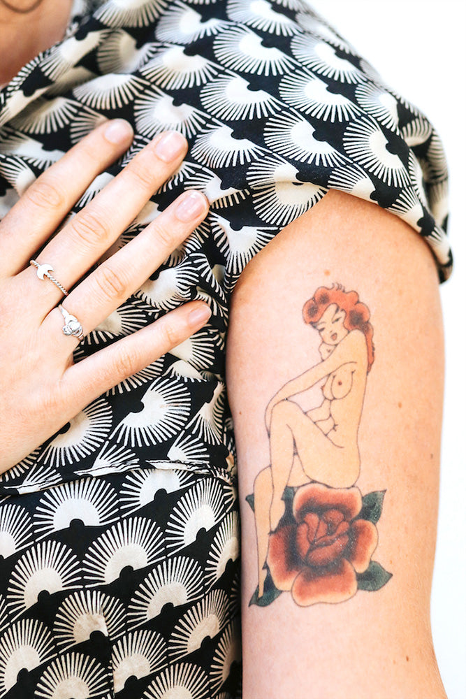 ROJO (TATUAJE DE CHICA PIN-UP)