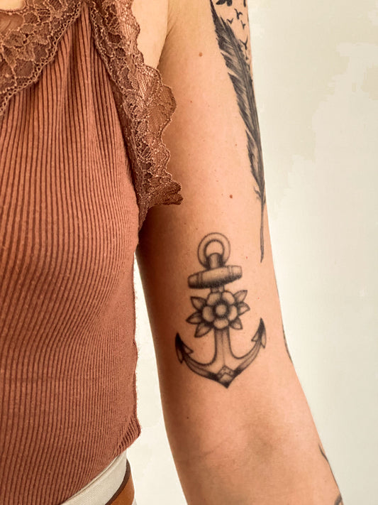 Vintage Anchor With Flower
