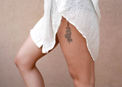 TATUAJE VINTAGE DE SERPIENTE Y DAGA