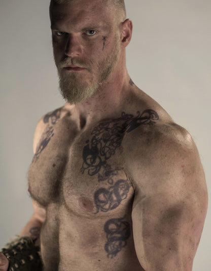 Vikings: Qual o significado da tatuagem do rosto de Bjorn Ironside