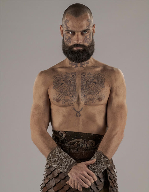 SET DE TATUAJES DE HARALD "CABELLERA HERMOSA" PARA EL PECHO Y LA CARA - SERIE VIKINGOS