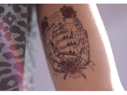 BARCO VINTAGE CON ROSAS
